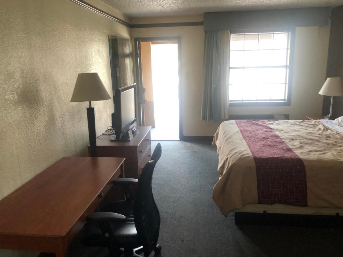 Airport Inn And Suites Tulsa Zewnętrze zdjęcie
